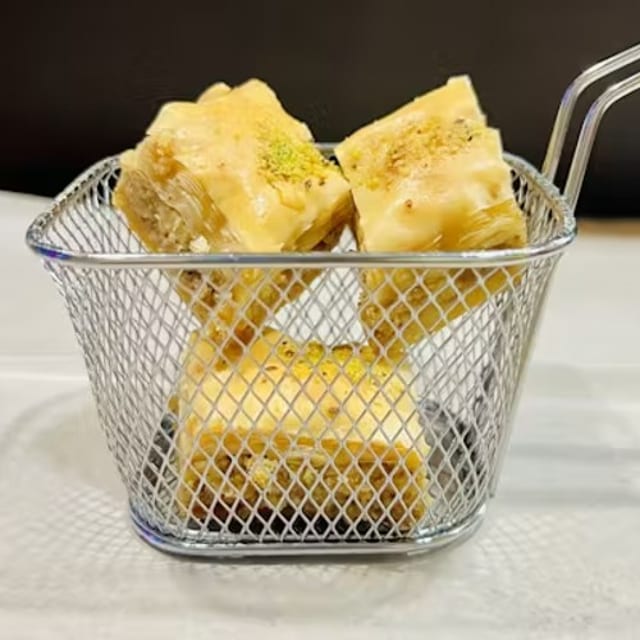 Walnut / Pistachios Baklava 2pcs.